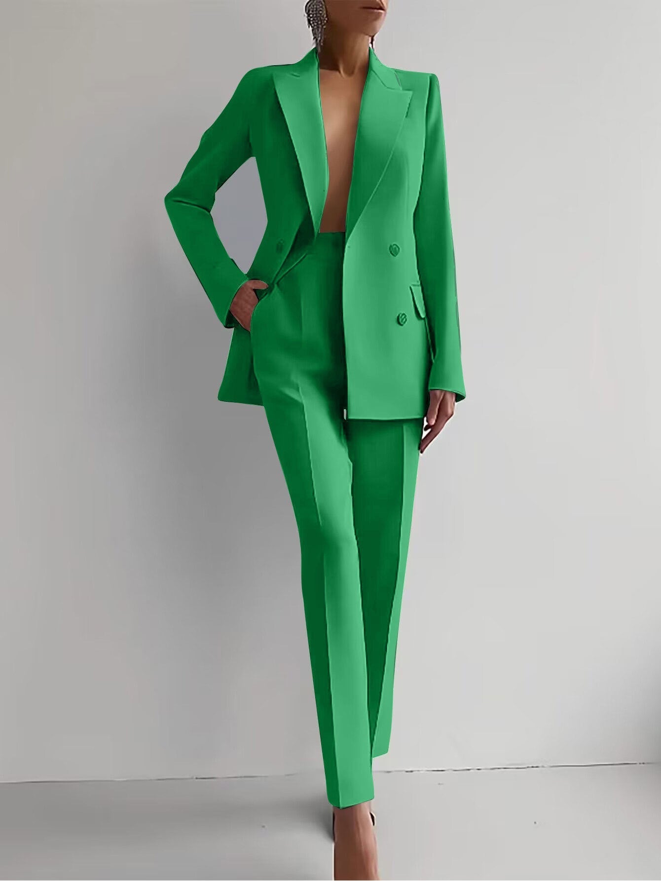 Virella – Power Suit für moderne Eleganz